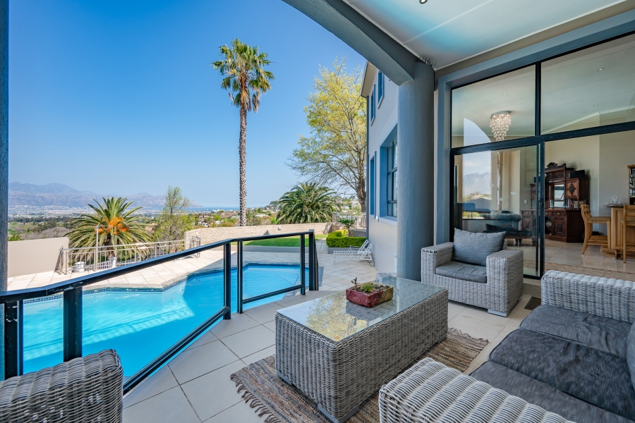 4 Bedroom Property for Sale in La Concorde Western Cape
